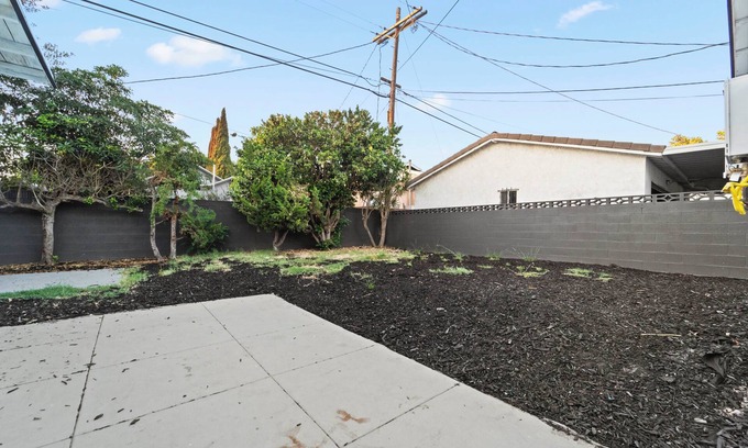 Lynwood Casa | Cozy 3 bed 2 bathroom duplex near SOFI