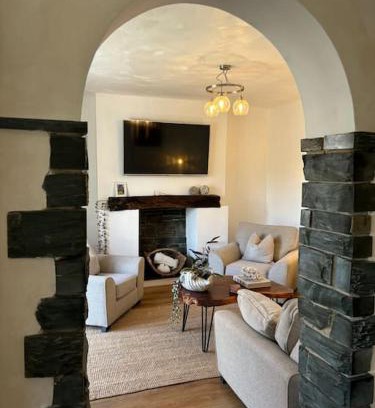 Rhyd-y-foel Casa | Cozy 3-Bed Cottage with Hot Tub