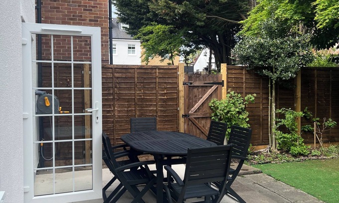 Buckhurst Hill Casa | Cozy 3-bed home in Buckhurst Hill, excellent for London. Commuters &Contractors.