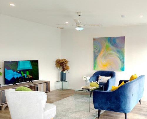 Kelston Villa | Cozy 3-Bed Home with Backyard near LynnMall