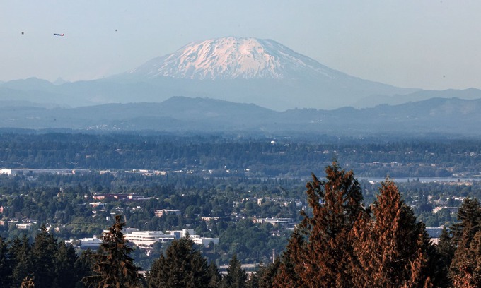 Portland Heights Casa | Cozy 3-bed house with Mt. St. Helens View in SW Hills Portland