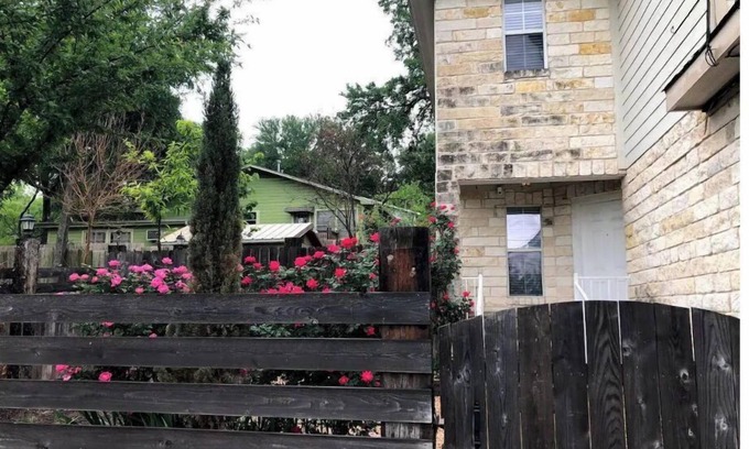 University Hills and Windsor Park Casa | Cozy 3-bed townhouse near Mueller and DT Austin