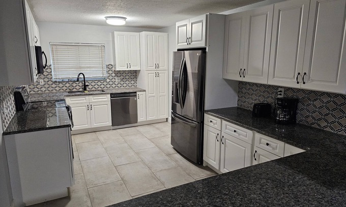 Williamsburg Casa | Cozy 3 bedrm house sitting in MIDDLE OF ALL THEME PARKS No Davenport I4 traffic.