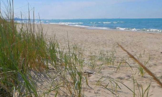 Miller Beach Condominio | Cozy 3-bedroom 3 bathroom condo with AC, WiFi in charming Miller Beach