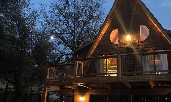 Sequoia National Forest Cabina | Cozy 3-bedroom A-Frame in River Kern walking distance to River.