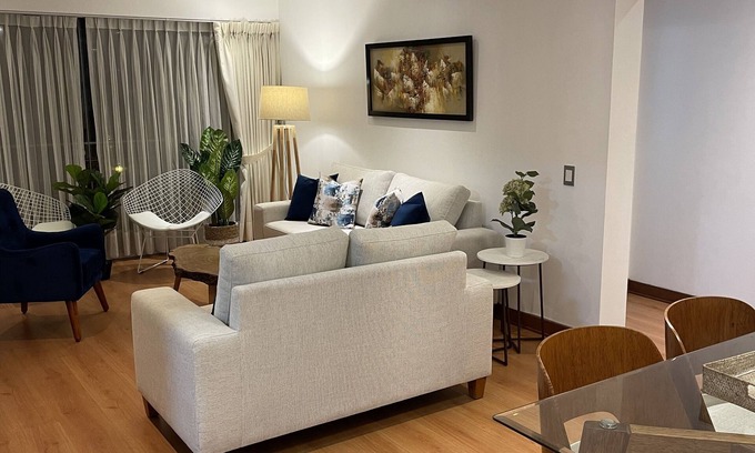 Miraflores Condominio | Cozy 3 bedroom Best location in Miraflores free parking