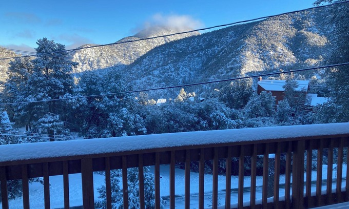 Pine Mountain Club Cabina | Cozy 3-bedroom cabin in peaceful Pine Mountain Club with WiFi