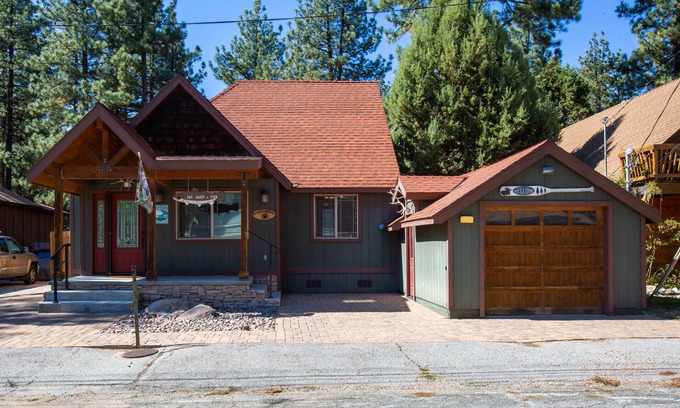 Peter Pan Cabina | Cozy 3-bedroom cabin with indoor fireplace minutes from the slopes