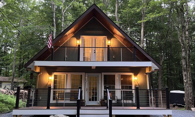 Locust Lake Village Chalet De Esquí | Cozy 3 Bedroom Chalet with Hot Tub
