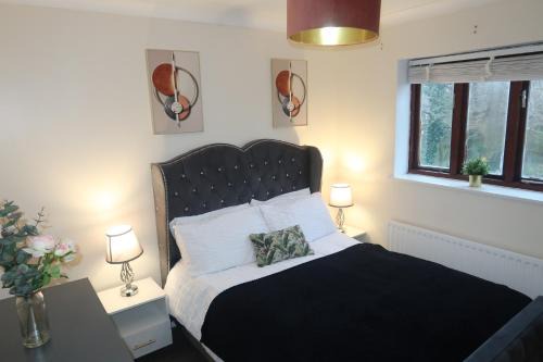 Bletchley Casa | Cozy 3 Bedroom Home with Garden & Free Parking - Milton Keynes