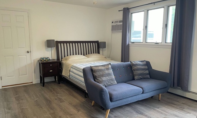 Somerville Casa | Cozy 3-Bedroom Getaway w/AC & Free Parking Near Boston