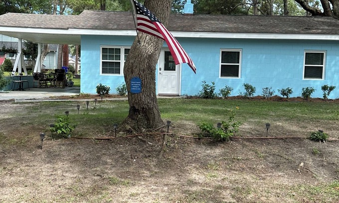 Yaupon Beach Casa | Cozy 3-bedroom home on Oak Island walk to beach,pier some restaurants