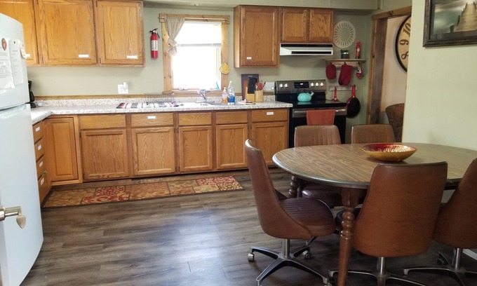 Cassville Casa | Cozy 3 Bedroom Home With Large Yard. Pet Friendly
