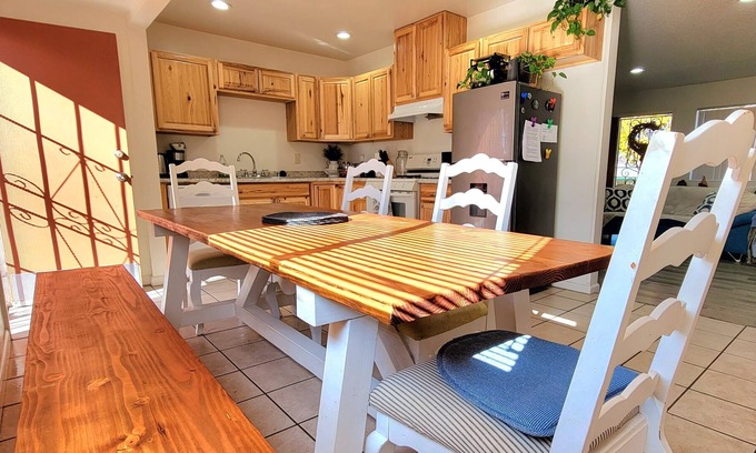Beaumont Casa | Cozy 3 Bedroom House, Family and Pet Friendly