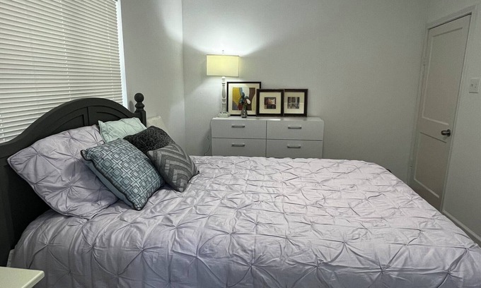 Katy Casa | Cozy 3-bedroom house in Old Katy Town