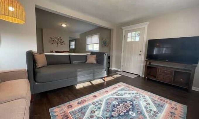 Oakmont Casa | Cozy 3-bedroom house Quiet street Free parking