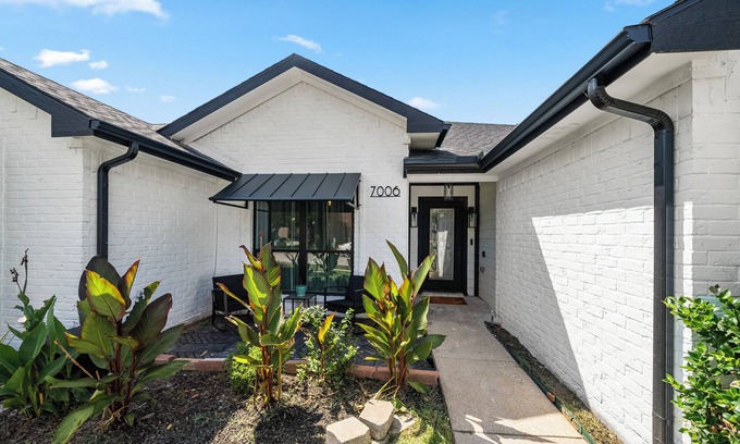 Southwest Arlington Casa | Cozy 3-bedroom house in welcoming Arlington with WiFi, AC