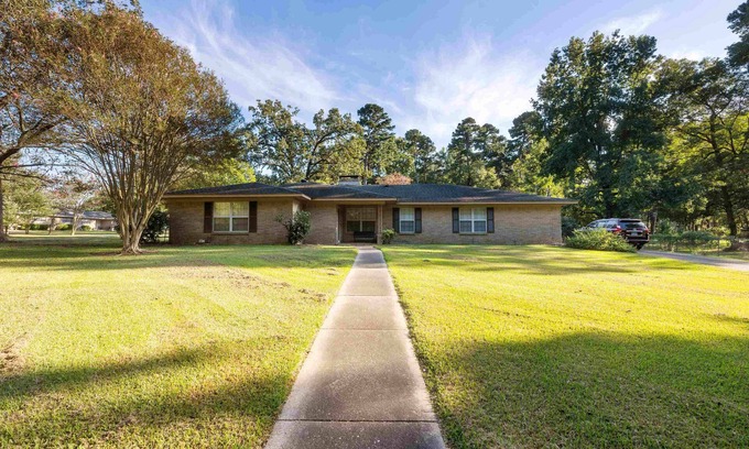 Genoa Casa | Cozy 3-bedroom house in peaceful Texarkana with AC, WiFi