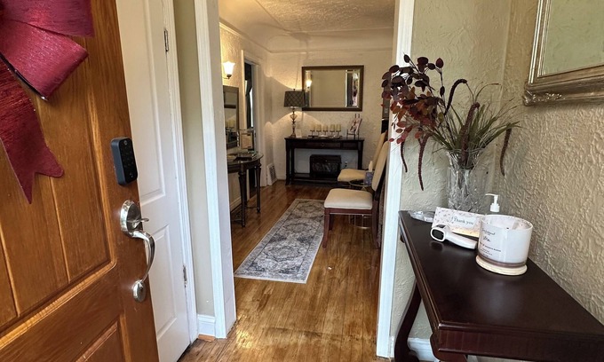Detroit Casa | Cozy 3-bedroom house with WiFi, AC in historic Detroit north rosedale park
