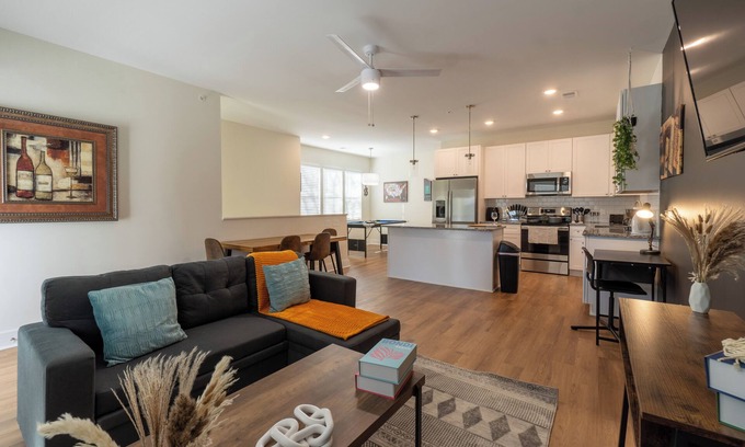 Wilmington Apartamento | **Cozy 3-Bedroom Retreat in Wilmington** Discover the perfect stay at this stylish 3-bedroom home