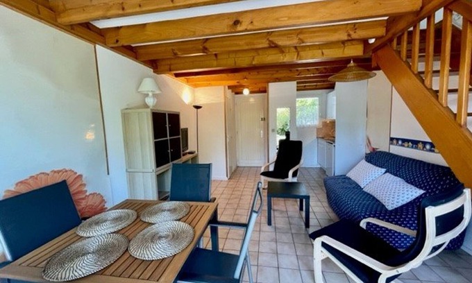 Saint-Pierre-Quiberon Villa | Casa encantadora de 3 piezas cerca de la playa con estacionamiento y jardín, admite mascotas