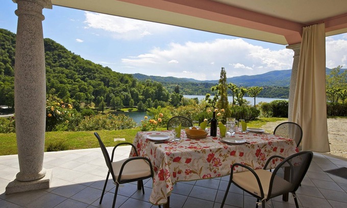 Orta San Giulio Apartamento | Acogedor apartamento de 3½ habitaciones con 2 baños y hermosa vista al lago