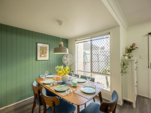 Underwood Casa | Cozy 3B2B Townhouse w Parking Backyard Malls and Parks