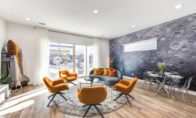 East Downtown Houston Casa | Cozy 3BD Space-Inspired Home - Patio Lounge & BBQ