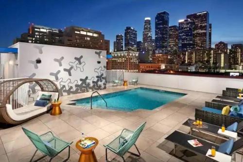 Little Tokyo Apartamento | Cozy 3bed Condo with balcony & a rooftop pool