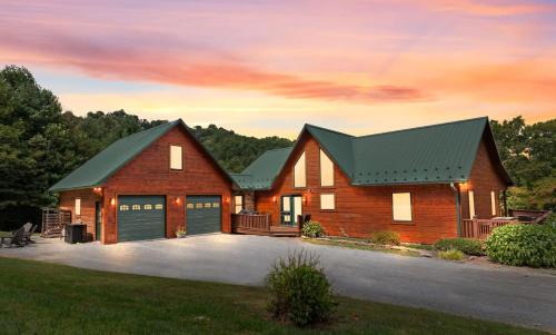 Sparta Casa | Cozy 3BR Bloff Hytte with Mountain Views and BBQ
