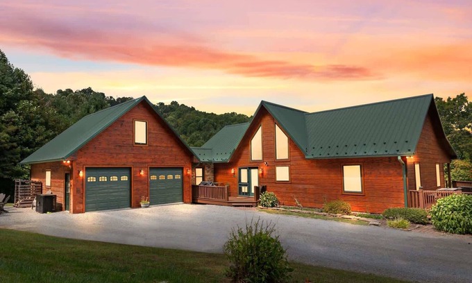 Sparta Casa | ‼️Cozy 3BR Bloff Hytte w/Mountain Views and BBQ