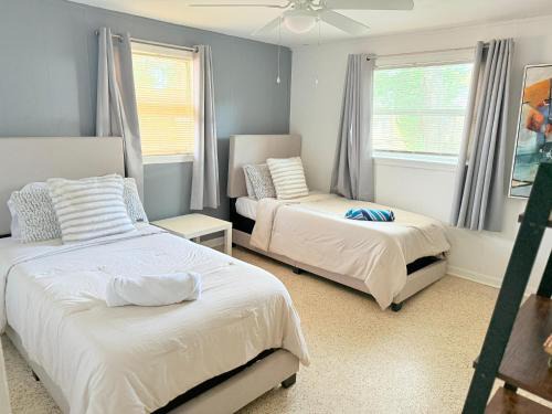 Westside Casa | Cozy 3BR Home Downtown with Backyard Wi-Fi Parking