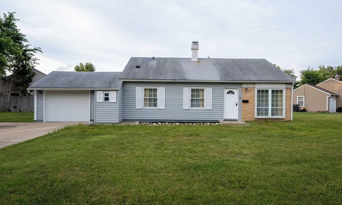 Streamwood Casa | Cozy 3BR Home – Family-Friendly, Near Schaumburg