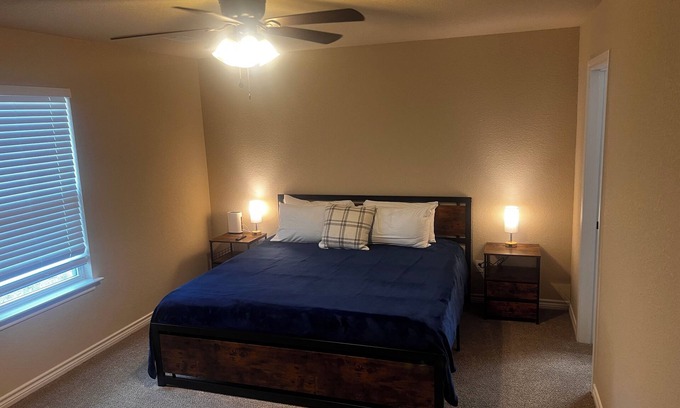 Poolville Casa | Cozy 3BR Home in Poolville / AC + Fast WiFi / Relaxing Escape