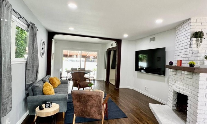Lake Balboa Casa | Cozy 3BR Home W/ Pool, Yard, Garage, & 80'' TV!