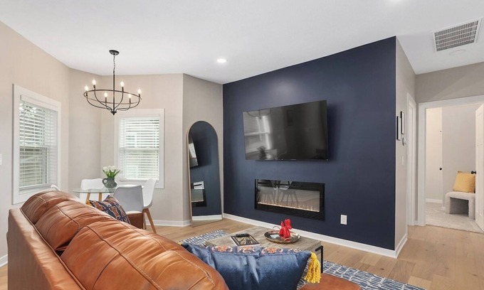 Lee's Summit Casa | Relax+3 BR+HotTub GameRoom Walk to DT Lee Summit