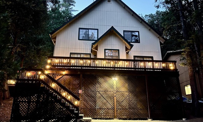 Mi-Wuk Village Cabina | Cozy 3BR Mi Wuk Cabin | Deck, Grill, Wi-Fi & more | Discount Code in the Listing