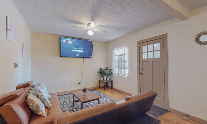 Albuquerque Casa | Cozy 3BR Modern Casita in Albuquerque w/ Wifi & Parking