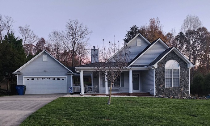 Graham Casa | Cozy 3BR w/ Fenced Yard, Porch & Easy City Access- Pets Welcome!