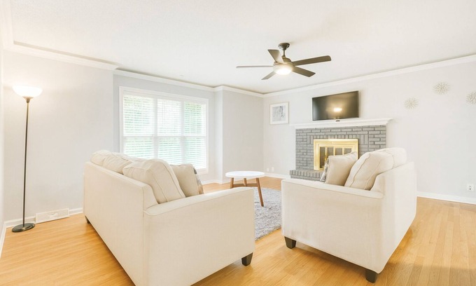 Bethel Casa | Cozy 3BR2.5 BA House by Legends Sleeps 8, 5 beds