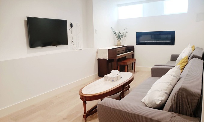Silver Terrace Casa | COZY 3Br2Ba and a living room with Sunny patio
