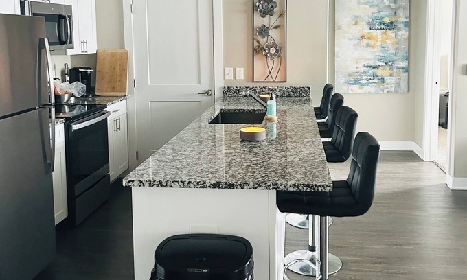 Sterling Heights Apartamento | Cozy 3rd floor entire luxury apartment.