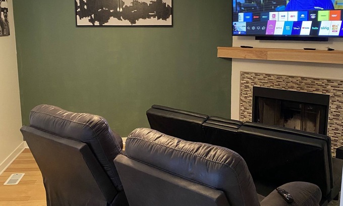 Woodlawn Casa | Cozy 4 BdRm 6 Bd House near Hyde Park!