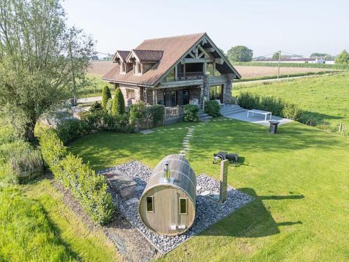Velzeke-Ruddershove Chalet De Esquí | Cozy 4-Bedroom Chalet with Outdoor Spa in Zottegem