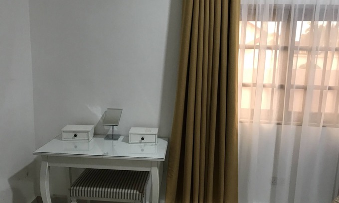 East Legon Apartamento | Cozy 4 bedroom furnished apartment for family and business