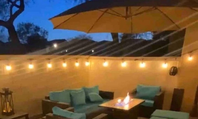 Silverado Ranch Casa | Cozy 4 Bedroom Home 10 mins to Strip Outdoor Oasis