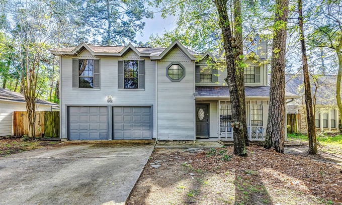 Grogan's Mill Casa | Cozy 4-bedroom house in The Woodlands TX. Check it out for yourself!