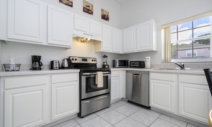 Indian Point Casa | Cozy 4-bedroom house / Near Disney with BBQ Grill & Pool