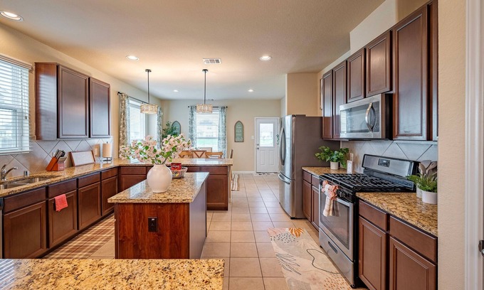 Katy Casa | Cozy 4-bedroom house with Lakeview in the heart of Katy