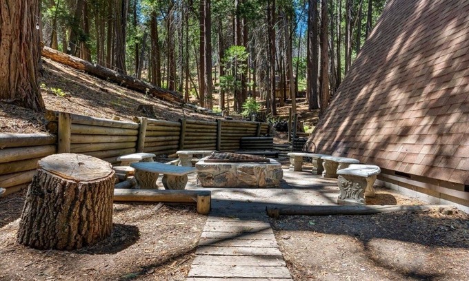 Alta Sierra Cabina | Cozy 4-bedroom cabin in awesome Wofford Heights with WiFi